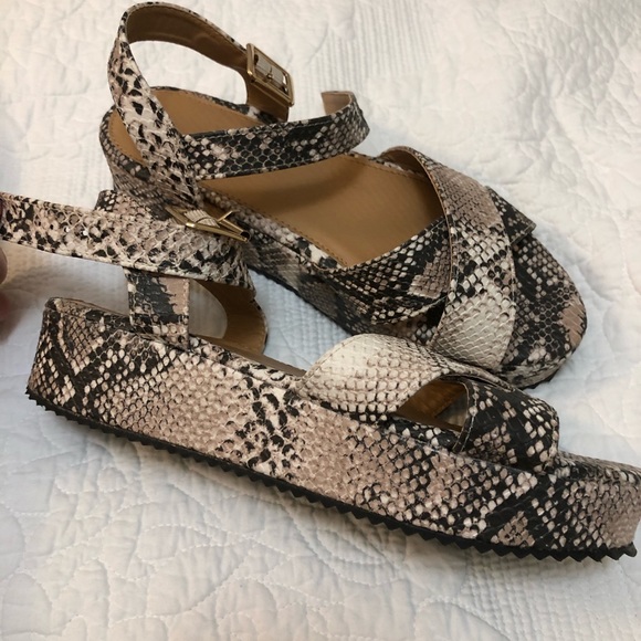 Quipid snakeskin platforms size 7 - Picture 2 of 3
